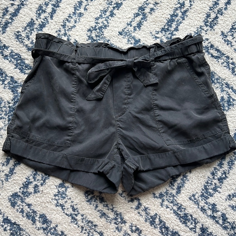 AERIE Size M ruffle shorts